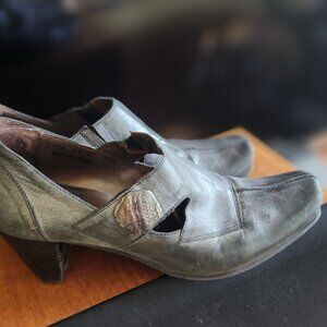 Fidji pump, 39.5, Distressed black/dark grey leather